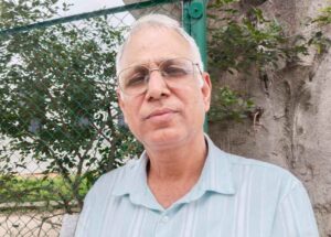 अजय आवारा।वरिष्ठ कवि और साहित्यकार।हिंदी भाषा और दक्षिण भारत की भाषाओं को जोड़ने का कार्य, सेतु की तरह